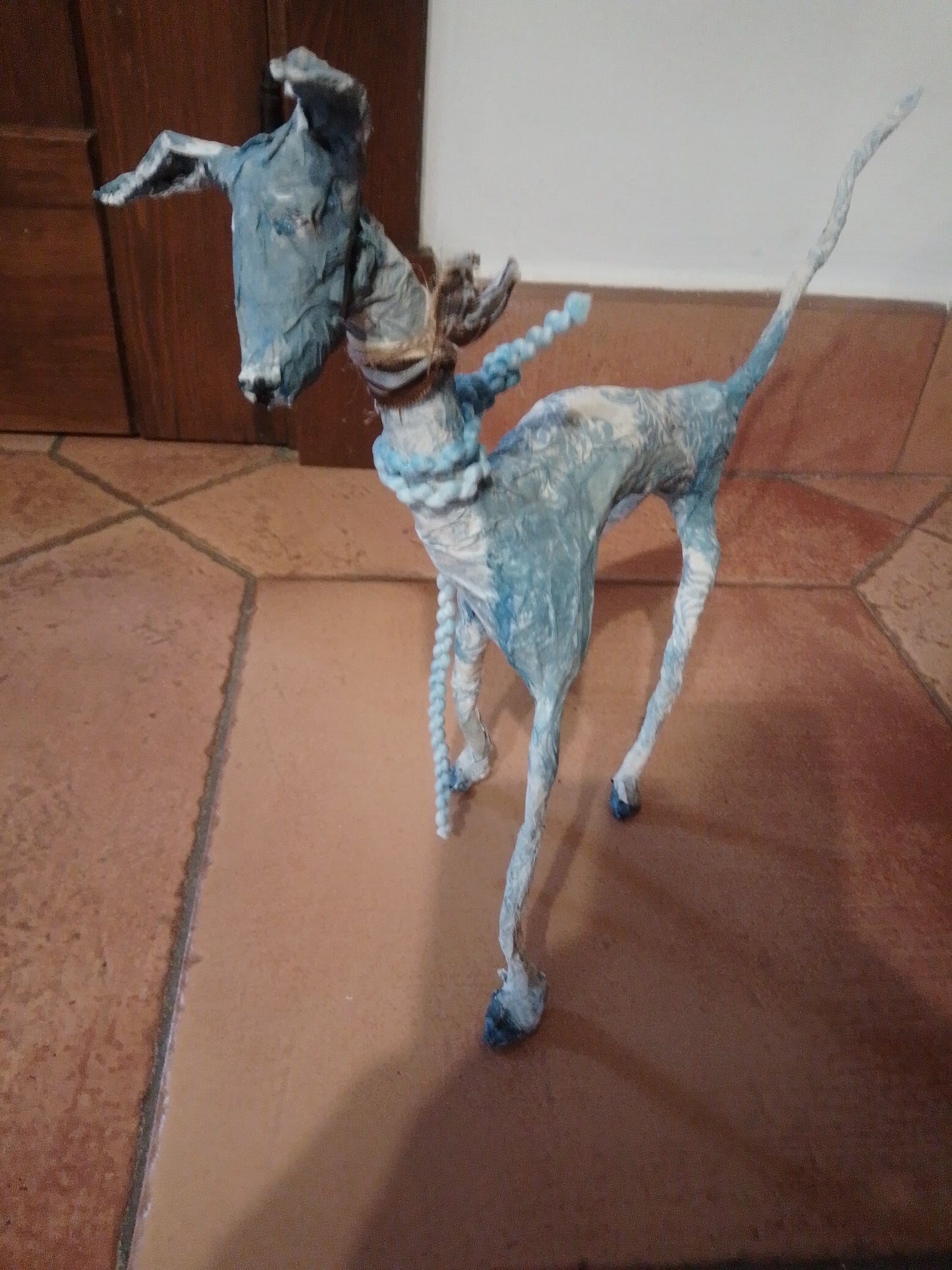 Galgo Azul - Arte Animal Contemporáneo Reciclado