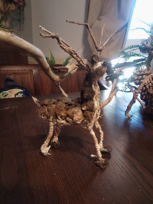 Ciervo a la Búsqueda - Escultura Animal Artesanal